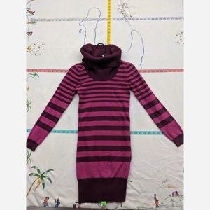 Women's Small Derek Heart Long Arcylic Sweater
